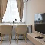 Luxury Boutique 2-bedroom Downtown Apartment