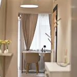 Luxury Boutique 2-bedroom Downtown *