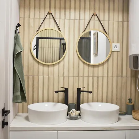 Luxury Boutique 2-bedroom Downtown Burgas City