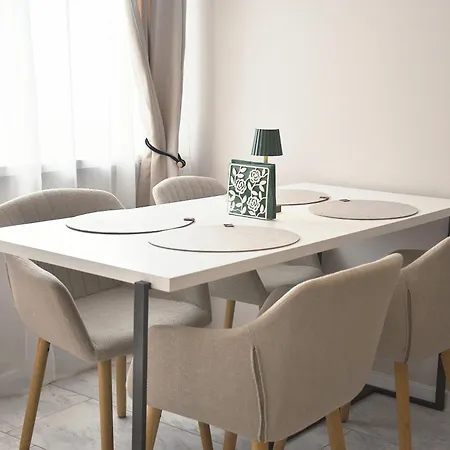 Boutique 2-bedroom Downtown Burgasz