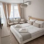 Luxury Boutique 2-bedroom Downtown アパート *