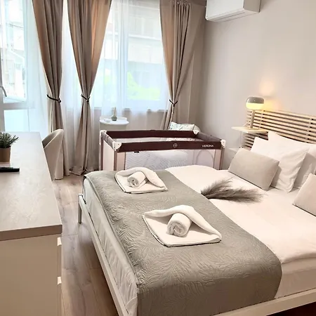 Luxury Boutique 2-bedroom Downtown Burgasz